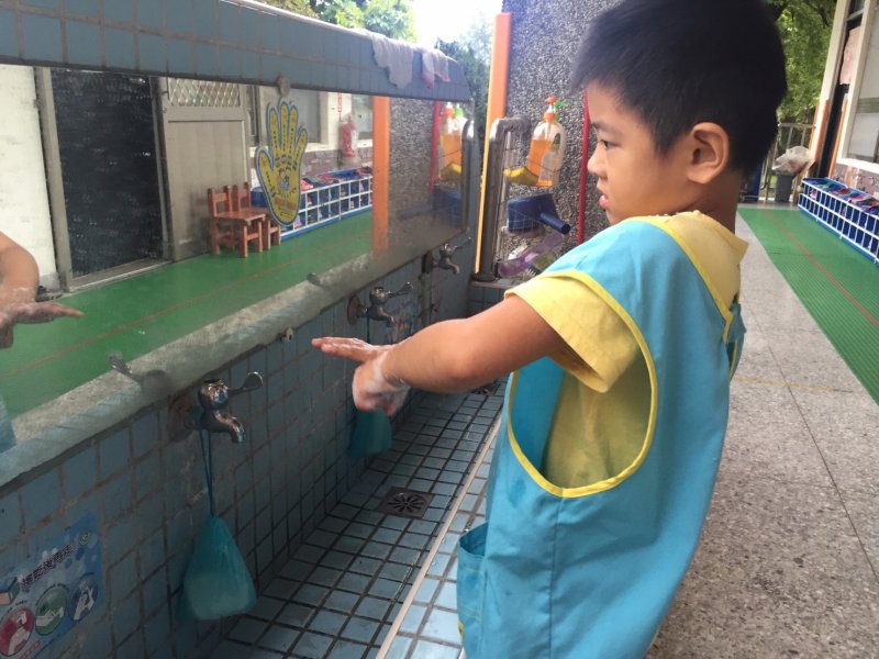 幼兒園小朋友洗手也很確實唷!