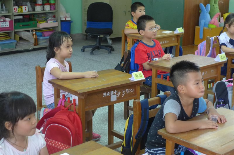 白開水漱口一分鐘練習。